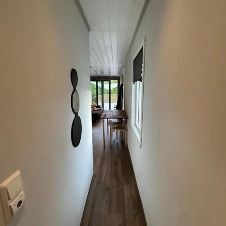 度假居 The Container House